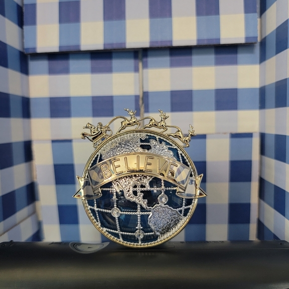 Bath & Body Works | Holiday Believe | Wallflower Plug - Picture 1 of 2